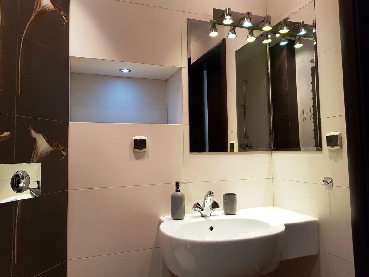 Apartament "Cleopatra 5" Przy Rynku Z Parkingiem, Faktury Vat Daire Kielce Dış mekan fotoğraf